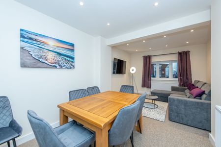 4 Bed Terraced House, Dover Street, SO14 - Photo 2