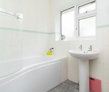 4 bedroom semi-detached house to rent - Photo 5