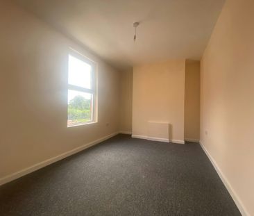 Terraced House to rent on - Photo 2