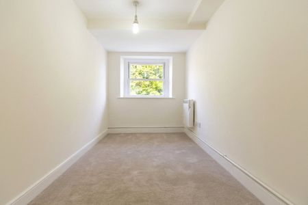 Burlington Road, - Photo 4