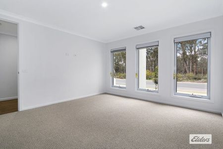 Stylish 4-Bedroom Family Home – Comfort, Space & Convenience - Photo 2