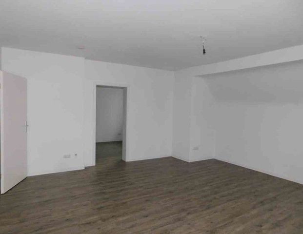 Ruhrallee: Gut geschnittene 2-Zi.-DG-Wohnung, wenige Schrägen - Photo 1