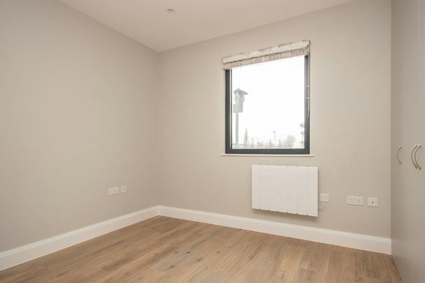 Broadwater Road, Welwyn Garden City, Hertfordshire, AL7 3AX - Photo 1