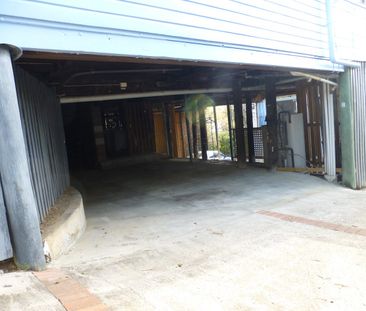 CONVENIENCE PLUS IN A CHARMING QUEENSLANDER UNIT - Photo 1