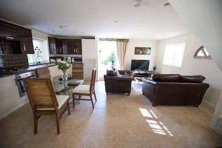 2 bedroom semi-detached house to rent - Photo 2