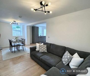 3 bedroom flat to rent - Photo 1