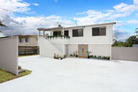 CHARMING RENOVATED 3 BEDROOM HOME WITH STUDY/4TH BEDROOM - Photo 3