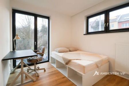 Pronájem nadstandardního vybaveného bytu 3+kk s balkónem a možností parkování přímo u domu - Photo 2