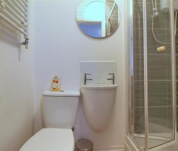 1 bedroom in a house share to rent - Photo 4