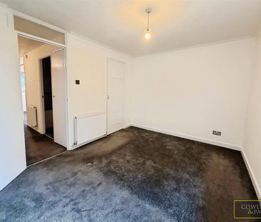 FRASER CLOSE, LAINDON WEST - Photo 4