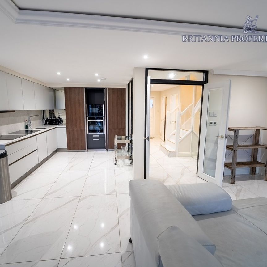3 Bed Penthouse, The Mailbox, B1 - Photo 1