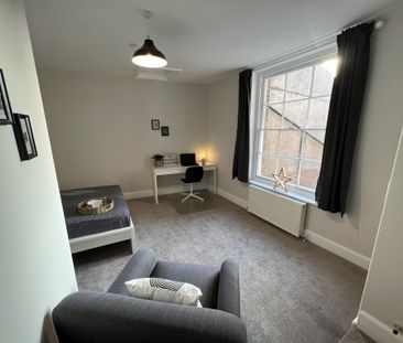 BEDROOM 6 – SMALL DOUBLE ENSUITE - Photo 4