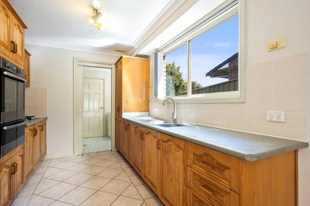 Spacious & Stylish 3-Bedroom Townhouse in Premium Location - Photo 3