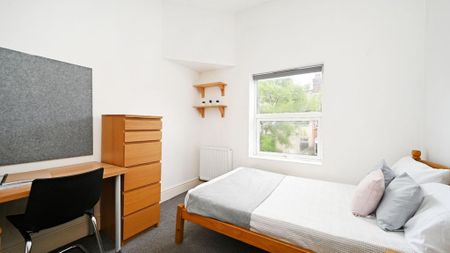 4 bedroom terraced house to rent - Photo 3