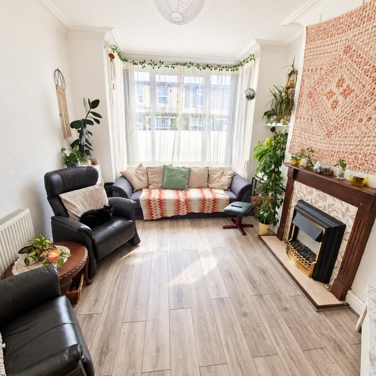 2 bedroom terraced house to rent - Photo 1