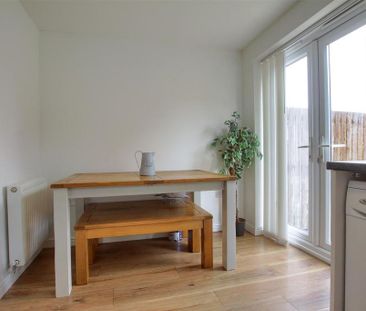 3 bedroom end of terrace house to rent - Photo 2
