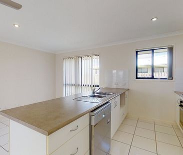 Family Living in Gracemere! - Photo 2