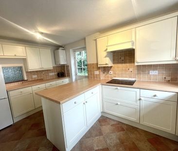4 bedroom detached house to rent - Photo 4