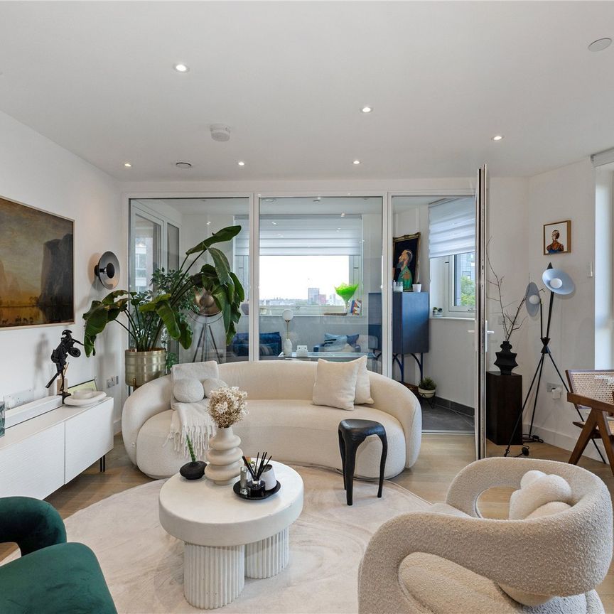 Poplar High Street, London, E14 flat to rent - Photo 1