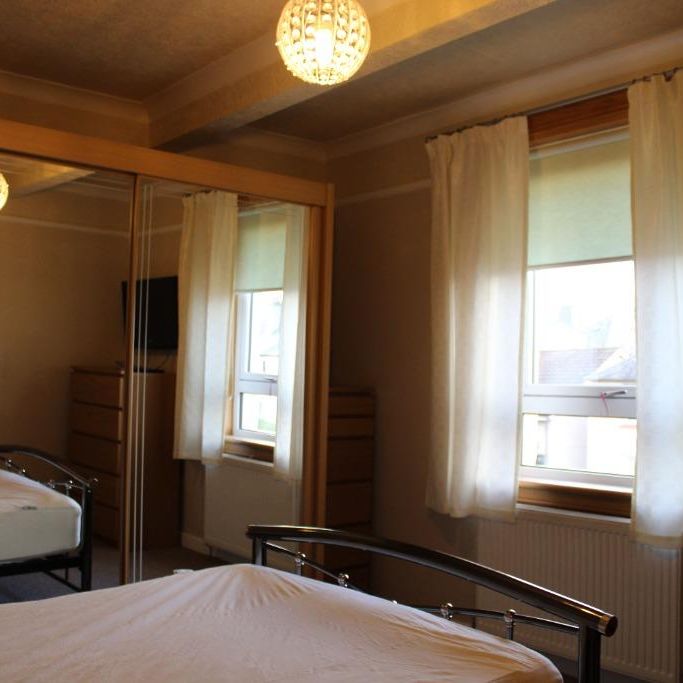 2 bed flat for rent in Priestfield - Photo 1