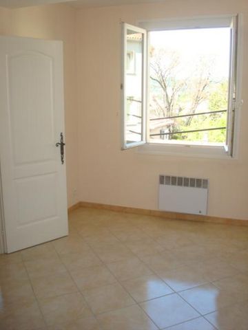 Location Appartement 3 pièces 69m² DRAGUIGNAN 83300 - Photo 3