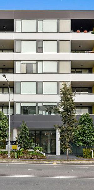 Fabulous Apartment With 2 Car Spaces - Photo 2