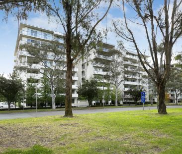 Modern 2-Bedroom Apartment in the Heart of Braddon - Photo 5