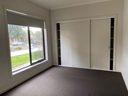 Affordable Townhouse Living in Epping! - Photo 3
