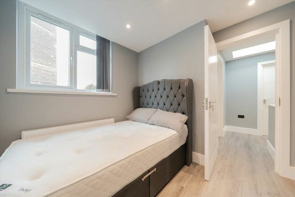 Lillie Road, London, SW6 - Photo 1