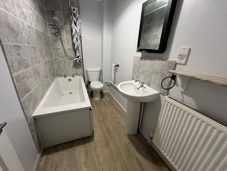 2 bedroom terraced house to rent - Photo 2