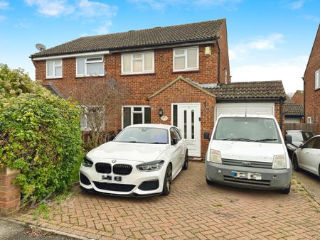 3 bedroom semi-detached house to rent - Photo 3