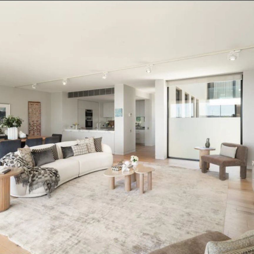House-Sized Luxury And Exclusivity Overlooking Breath taking Rose Bay Harbour - Photo 1