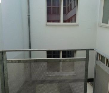 Moderne, geräumige 2-Zimmer-Wohnung mit möblierter Küche und kleine... - Photo 1