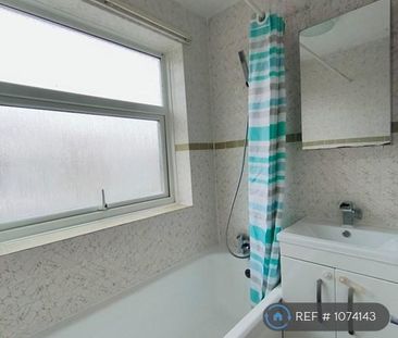 2 bedroom semi-detached house to rent - Photo 4