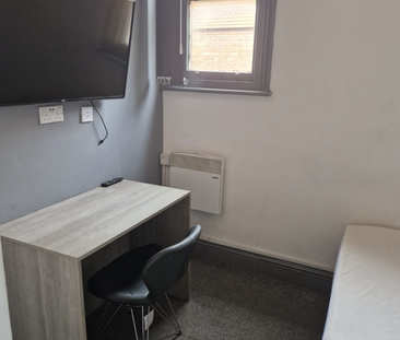 1 bedroom in a house share to rent - Photo 2