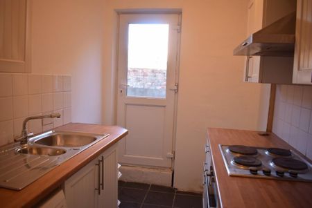 2 bedroom flat to rent - Photo 3