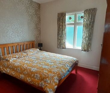 Spacious 2-Bedroom Apartment in Kilbirnie - Photo 5