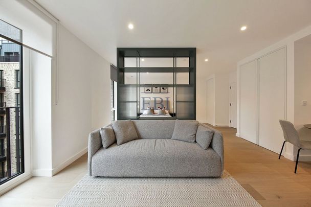 20 Parkview Avenue, NW2 8AH - Photo 1