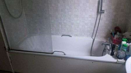 1 bedroom in a flat share to rent - Photo 4