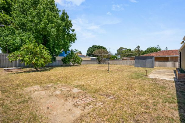 Central Mandurah Convenience – Cozy 3x1 Home Ready Now - Photo 1