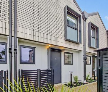 2 bedroom townhouse in Blockhouse Bay - Photo 2