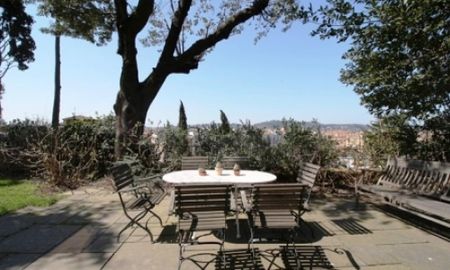 Center-Popolo: Spectacular Villino located in the center of Rome, in an exclusive private, secure park setting. Spacious living room, 4 bedrooms, 4 Baths, large panoramic terrace and gardens, parking. Ref #1910 - Photo 5