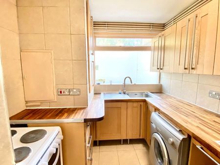 Room in a Shared Flat, Binley House, SW15 - Photo 2