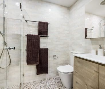 Classic Victorian terrace in parkside setting - Photo 5