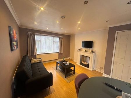 3 bedroom semi-detached house to rent - Photo 5