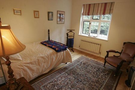 4 bedroom semi-detached house to rent - Photo 4