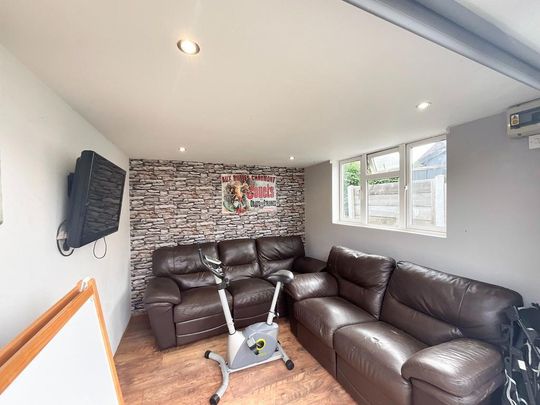 3 bedroom semi-detached house to rent - Photo 1