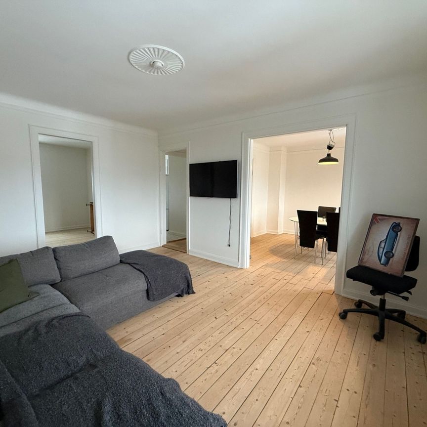 Dejlig lys 3-værelses et stenkast fra gågaden - Photo 1