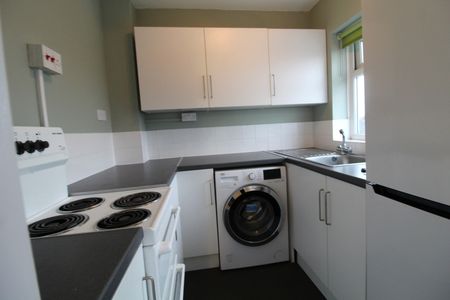 Flat 3 The Precinct, Main Street, Stretton - Photo 3