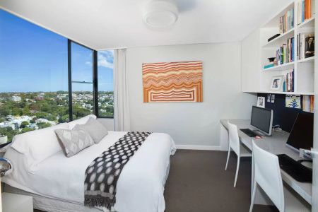 Stunning North Facing Designer Apartment, Landmark Complex, 270 Degree Views - By Appointment Only Please Contact Agent - Photo 3